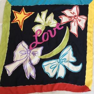OMG!  This Carlisle silk scarf is so beautiful 😍